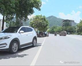 两车相撞吃瓜,吃瓜群众现场直击惊险一幕